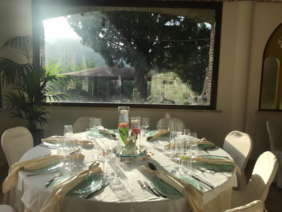 Hotel Lo Smeraldo Roccavivara Ngoại thất bức ảnh