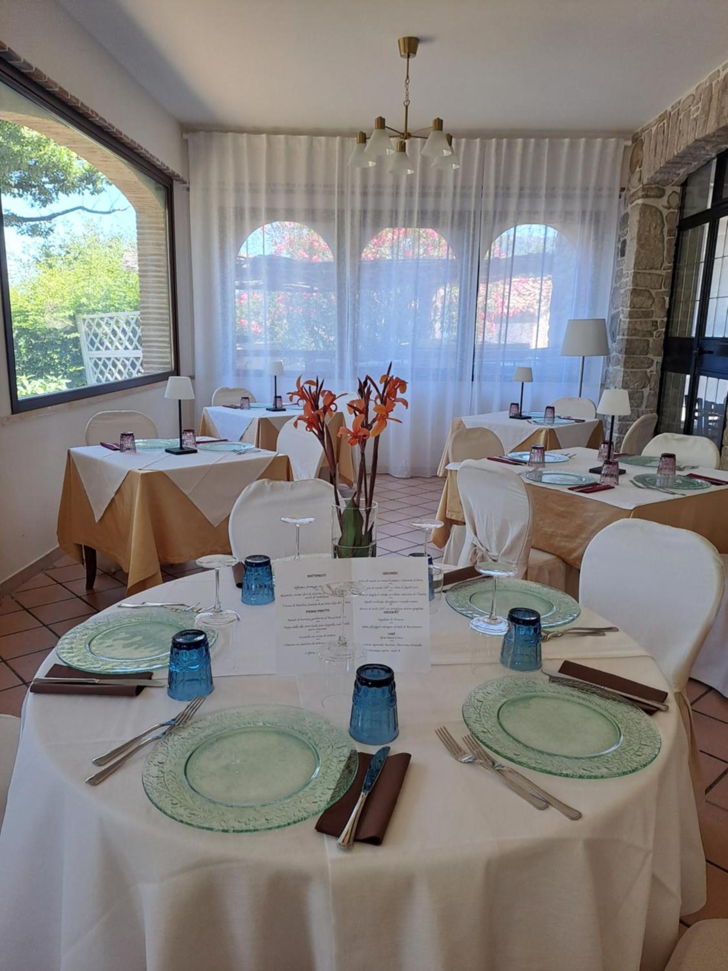 Hotel Lo Smeraldo Roccavivara Ngoại thất bức ảnh