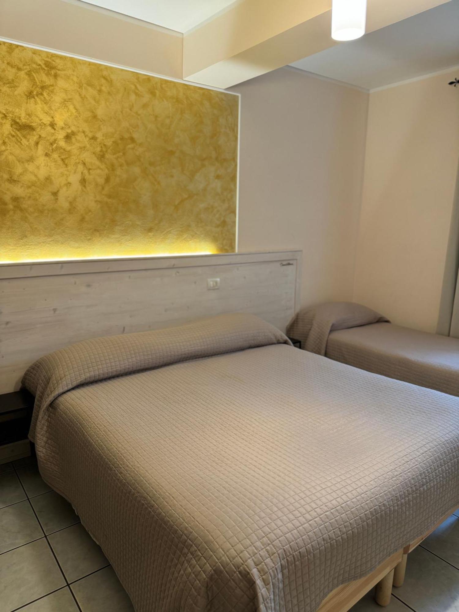 Hotel Lo Smeraldo Roccavivara Ngoại thất bức ảnh